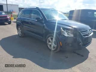 2010 Volkswagen Tiguan SE с VIN WVGBV7AX0AW528923, выставлен на аукционе IAAI как лот 42786262 с пробегом 182 134 миль миль и . История ставок и продаж доступна на DreamBid. Изображение 1.