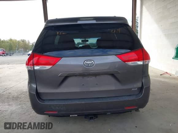 2012 Toyota Sienna XLE с VIN 5TDYK3DC6CS241694, выставлен на аукционе IAAI как лот 43476889 с пробегом 226 820 миль миль и . История ставок и продаж доступна на DreamBid. Изображение 16.