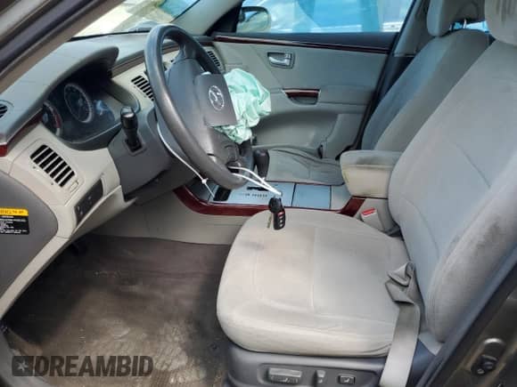 2008 Hyundai Azera GLS z VIN KMHFC46D38A319560, wystawiony jako Copart lot #71249245 z przebiegiem 201 556 mil mil oraz Szkoda całkowita • Salvage title. Historia ofert i sprzedaży dostępna na DreamBid. Obrazek 7.