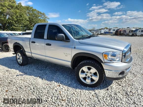 2008 Dodge 1500 SLT z VIN 1D7HU18N58S535117, wystawiony jako Copart lot #85647115 z przebiegiem 241 523 mil mil oraz Nie do naprawy • Non repairable. Historia ofert i sprzedaży dostępna na DreamBid. Obrazek 4.