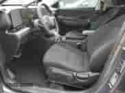 2024 Hyundai Kona Essential z VIN KM8HACAB1RU099740, wystawiony jako Copart lot #79719354 z przebiegiem 23 489 mil mil oraz Szkoda całkowita • Salvage title. Historia ofert i sprzedaży dostępna na DreamBid. Obrazek 7.