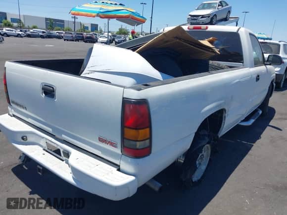 2005 GMC Sierra 1500 Work Truck z VIN 1GTEC14VX5Z164609, wystawiony jako IAAI lot #42687800 z przebiegiem 115 621 mil mil oraz . Historia ofert i sprzedaży dostępna na DreamBid. Obrazek 4.
