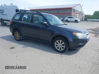 2013 Subaru Forester X z VIN JF2SHABC8DG409179, wystawiony jako IAAI lot #42396146 z przebiegiem 180 339 mil mil oraz . Historia ofert i sprzedaży dostępna na DreamBid. Obrazek 1.