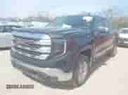 2024 GMC Sierra 1500 z VIN 1GTPHBEKXRZ193196, wystawiony jako IAAI lot #41824339 z przebiegiem 36 408 mil mil oraz . Historia ofert i sprzedaży dostępna na DreamBid. Obrazek 2.