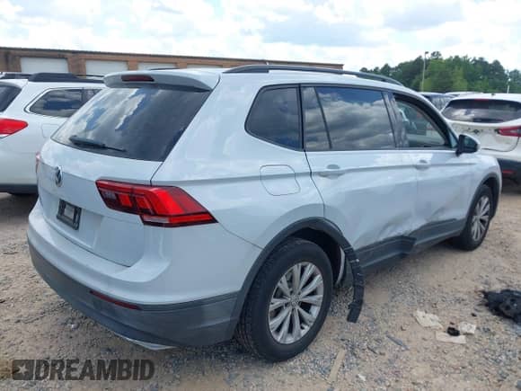 2019 Volkswagen Tiguan S с VIN 3VV1B7AX7KM006382, выставлен на аукционе IAAI как лот 42730006 с пробегом 83 878 миль миль и . История ставок и продаж доступна на DreamBid. Изображение 4.