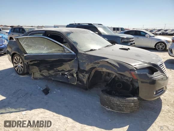 2012 Chrysler 300 S z VIN 2C3CCABG8CH195130, wystawiony jako Copart lot #46349745 z przebiegiem 197 954 mil mil oraz Szkoda całkowita • Salvage title. Historia ofert i sprzedaży dostępna na DreamBid. Obrazek 4.