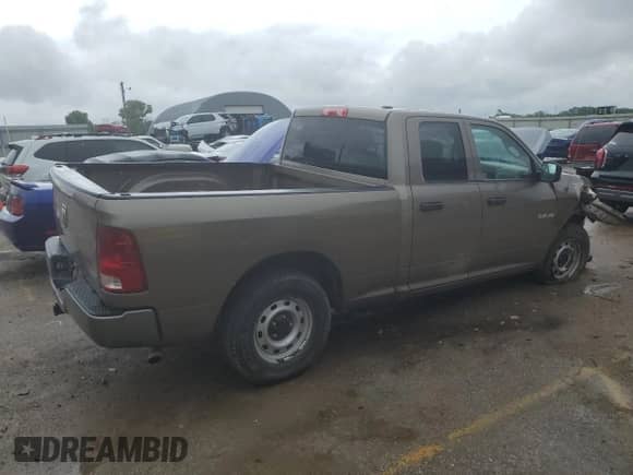 2010 Dodge 1500 ST с VIN 1D7RB1GP8AS238359, выставлен на аукционе Copart как лот 56212195 с пробегом 210 558 миль миль и Списание • Salvage title. История ставок и продаж доступна на DreamBid. Изображение 3.