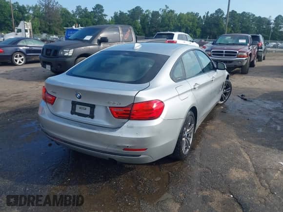 2015 BMW 4 Series 435i xDrive z VIN WBA4B3C53FD670242, wystawiony jako IAAI lot #42673258 z przebiegiem 194 840 mil mil oraz . Historia ofert i sprzedaży dostępna na DreamBid. Obrazek 4.