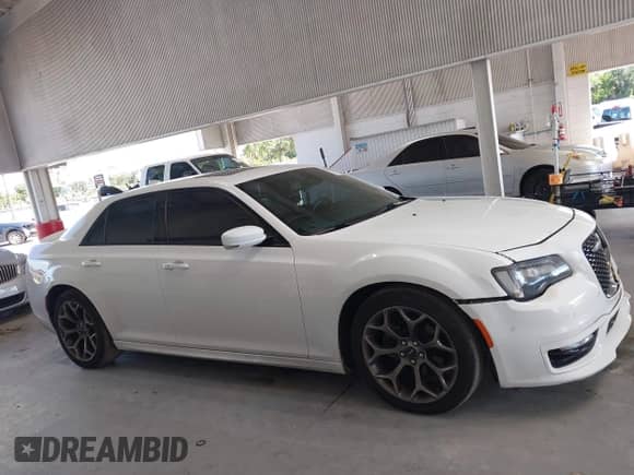2018 Chrysler 300 S с VIN 2C3CCABG7JH244878, выставлен на аукционе IAAI как лот 43445702 с пробегом 81 269 миль миль и . История ставок и продаж доступна на DreamBid. Изображение 14.