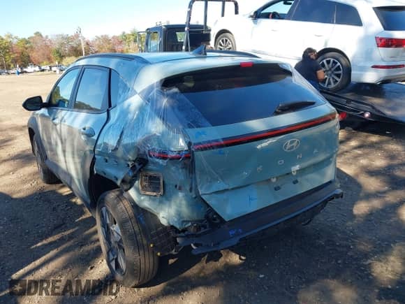 2024 Hyundai Kona SEL z VIN KM8HCCAB5RU051362, wystawiony jako IAAI lot #43495049 z przebiegiem 19 446 mil mil oraz . Historia ofert i sprzedaży dostępna na DreamBid. Obrazek 6.