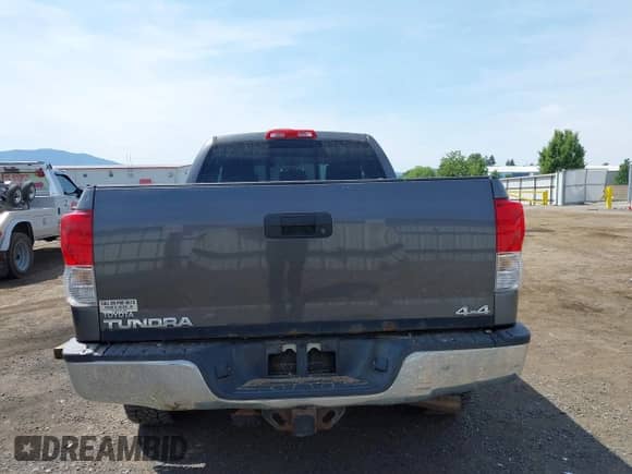 2011 Toyota Tundra с VIN 5TFUY5F14BX161128, выставлен на аукционе IAAI как лот 42503413 с пробегом 214 563 миль миль и . История ставок и продаж доступна на DreamBid. Изображение 16.