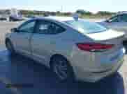 2018 Hyundai Elantra SEL z VIN KMHD84LF6JU666089, wystawiony jako IAAI lot #43448836 z przebiegiem 92 472 mil mil oraz . Historia ofert i sprzedaży dostępna na DreamBid. Obrazek 3.