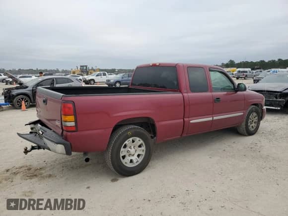 2005 GMC Sierra 1500 SLT with VIN 2GTEC19T551337520, listed as a Copart auction lot 44716525 with 124,109 mi miles and Salvage title. Bid and sale history available at DreamBid. Image 3.