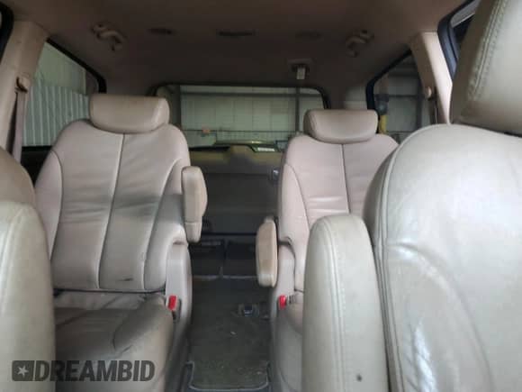 2008 Hyundai Entourage GLS z VIN KNDMC233486054453, wystawiony jako Copart lot #64286305 z przebiegiem 159 649 mil mil oraz Szkoda całkowita • Salvage title. Historia ofert i sprzedaży dostępna na DreamBid. Obrazek 10.