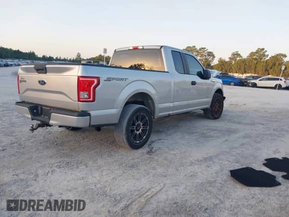 2015 Ford F-150 XL z VIN 1FTEX1CP2FFC03686, wystawiony jako IAAI lot #43359849 z przebiegiem 107 333 mil mil oraz . Historia ofert i sprzedaży dostępna na DreamBid. Obrazek 4.