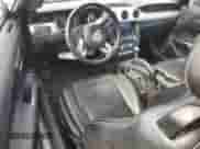 2020 Ford Mustang EcoBoost Premium z VIN 1FATP8UH6L5126092, wystawiony jako Copart lot #81371405 z przebiegiem 65 050 mil mil oraz Szkoda całkowita • Salvage title. Historia ofert i sprzedaży dostępna na DreamBid. Obrazek 8.