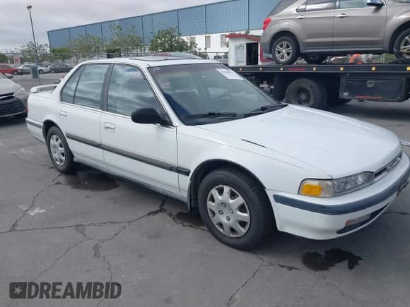 1990 Honda Accord LX with VIN JHMCB7652LC067333, listed as a IAAI auction lot 42580921 with 119,733 mi miles and . Bid and sale history available at DreamBid. Image 1.