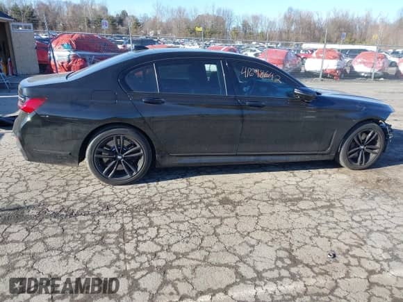 2021 BMW 7 Series 750i xDrive with VIN WBA7U2C01MCF94533, listed as a IAAI auction lot 41698642 with 83,016 mi miles and . Bid and sale history available at DreamBid. Image 14.