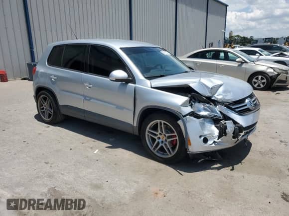 2010 Volkswagen Tiguan S с VIN WVGCV7AX3AW535174, выставлен на аукционе Copart как лот 58187025 с пробегом 177 967 миль миль и Списание • Salvage title. История ставок и продаж доступна на DreamBid. Изображение 4.