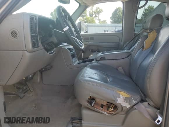 2004 Chevrolet Silverado 2500HD LS with VIN 1GCHK23284F265371, listed as a Copart auction lot 71511755 with 316,505 mi miles and Salvage title. Bid and sale history available at DreamBid. Image 7.