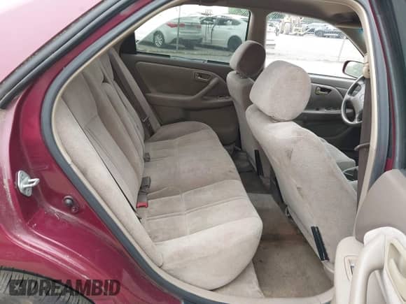 1997 Toyota Camry LE z VIN 4T1BF22K8VU005878, wystawiony jako IAAI lot #42447380 z przebiegiem 180 256 mil mil oraz . Historia ofert i sprzedaży dostępna na DreamBid. Obrazek 8.
