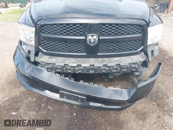 2013 Ram 1500 Express z VIN 1C6RR7KT5DS561177, wystawiony jako IAAI lot #42719713 z przebiegiem 138 986 mil mil oraz . Historia ofert i sprzedaży dostępna na DreamBid. Obrazek 6.