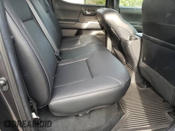 2022 Toyota Tacoma Limited with VIN 3TMGZ5AN2NM466075, listed as a Copart auction lot 85933694 with 40,606 mi miles and Salvage title. Bid and sale history available at DreamBid. Image 10.
