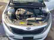 2015 Kia Optima LX z VIN 5XXGM4A76FG509992, wystawiony jako IAAI lot #43502120 z przebiegiem 131 547 mil mil oraz . Historia ofert i sprzedaży dostępna na DreamBid. Obrazek 10.