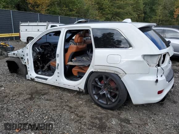 2015 Jeep Grand Cherokee SRT с VIN 1C4RJFDJ8FC662958, выставлен на аукционе Copart как лот 85676535 с пробегом Не указан миль и Списание • Salvage title. История ставок и продаж доступна на DreamBid. Изображение 2.