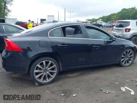 2015 Volvo S60 T5 Premier Plus с VIN YV1612TC7F1308868, выставлен на аукционе IAAI как лот 42448294 с пробегом 86 567 миль миль и . История ставок и продаж доступна на DreamBid. Изображение 14.
