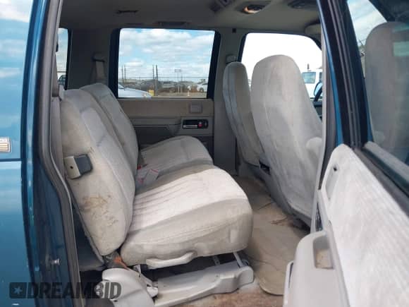 1994 Chevrolet Suburban с VIN 1GNFK16K2RJ394683, выставлен на аукционе IAAI как лот 43185765 с пробегом 233 596 миль миль и . История ставок и продаж доступна на DreamBid. Изображение 8.