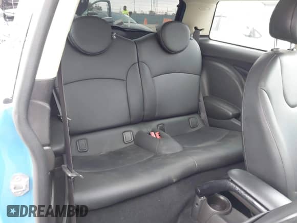 2013 MINI Hardtop с VIN WMWSU3C51DT687500, выставлен на аукционе IAAI как лот 42508583 с пробегом 120 627 миль миль и . История ставок и продаж доступна на DreamBid. Изображение 8.