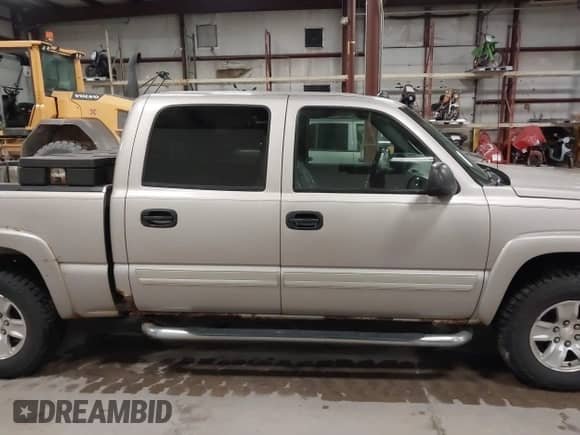 2005 Chevrolet Silverado 1500 LT with VIN 2GCEK13T951132388, listed as a IAAI auction lot 42069557 with 266,284 mi miles and . Bid and sale history available at DreamBid. Image 13.