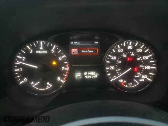 2014 Nissan Pathfinder S with VIN 5N1AR2MNXEC671088, listed as a Copart auction lot 82664625 with 121,492 mi miles and Clean title. Bid and sale history available at DreamBid. Image 9.