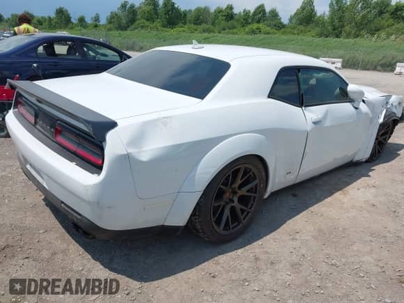 2019 Dodge Challenger SRT Hellcat with VIN 2C3CDZC92KH581410, listed as a IAAI auction lot 42674192 with 30,717 mi miles and . Bid and sale history available at DreamBid. Image 4.