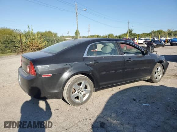 2010 Chevrolet Malibu 1LS z VIN 1G1ZB5EBXAF195363, wystawiony jako Copart lot #71854795 z przebiegiem 126 437 mil mil oraz Czysty tytuł • Clean title. Historia ofert i sprzedaży dostępna na DreamBid. Obrazek 3.
