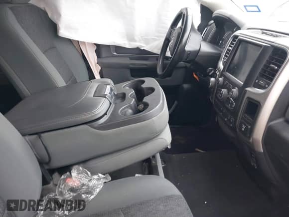 2018 Ram 1500 Big Horn z VIN 1C6RR7GT8JS311940, wystawiony jako IAAI lot #41313507 z przebiegiem 116 678 mil mil oraz . Historia ofert i sprzedaży dostępna na DreamBid. Obrazek 5.