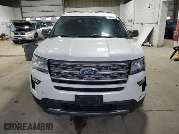 2018 Ford Explorer XLT z VIN 1FM5K8DHXJGA91393, wystawiony jako Copart lot #71910495 z przebiegiem 129 643 mil mil oraz Szkoda całkowita • Salvage title. Historia ofert i sprzedaży dostępna na DreamBid. Obrazek 5.