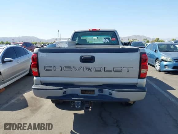 2005 Chevrolet Silverado 2500HD Work Truck with VIN 1GCHC29U45E324090, listed as a IAAI auction lot 42939960 with 149,940 mi miles and . Bid and sale history available at DreamBid. Image 17.