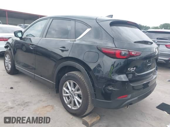 2023 Mazda CX-5 S Carbon Edition z VIN JM3KFBCM8P0202054, wystawiony jako IAAI lot #42392586 z przebiegiem 50 944 mil mil oraz . Historia ofert i sprzedaży dostępna na DreamBid. Obrazek 3.