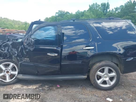2013 Chevrolet Tahoe LT with VIN 1GNSCBE09DR366696, listed as a IAAI auction lot 42201250 with 199,105 mi miles and . Bid and sale history available at DreamBid. Image 15.