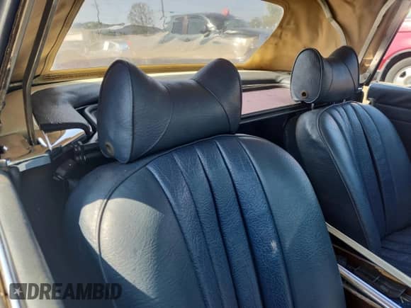 1971 Mercedes-Benz SL z VIN 11304412022259, wystawiony jako Copart lot #67759675 z przebiegiem 21 477 mil mil oraz Szkoda całkowita • Salvage title. Historia ofert i sprzedaży dostępna na DreamBid. Obrazek 10.