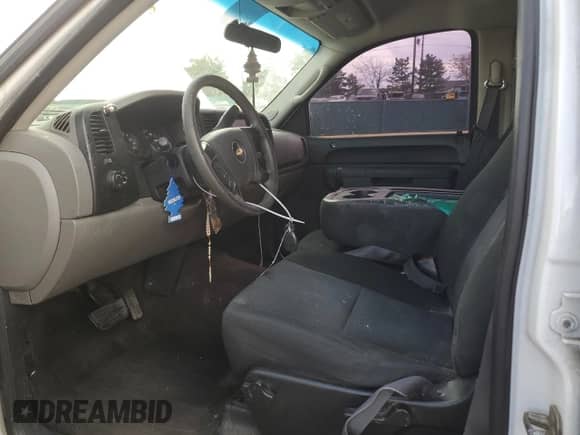 2012 Chevrolet Silverado 1500 LS z VIN 3GCPCREA0CG125933, wystawiony jako Copart lot #51003485 z przebiegiem 220 875 mil mil oraz Szkoda całkowita • Salvage title. Historia ofert i sprzedaży dostępna na DreamBid. Obrazek 7.