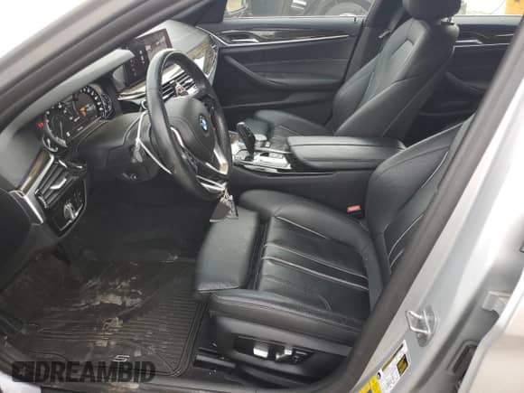 2019 BMW 5 Series 530e xDrive z VIN WBAJB1C53KB376689, wystawiony jako Copart lot #62812785 z przebiegiem 65 718 mil mil oraz Szkoda całkowita • Salvage title. Historia ofert i sprzedaży dostępna na DreamBid. Obrazek 7.