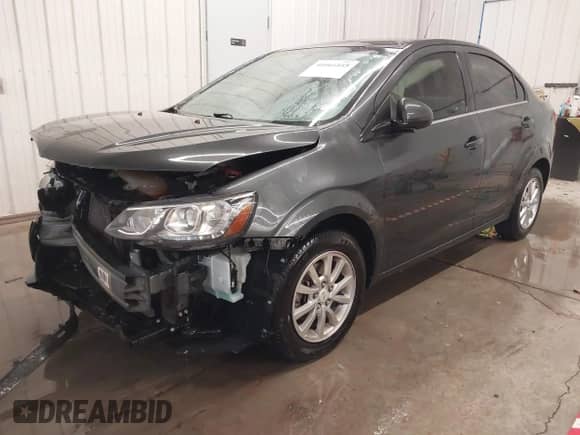 2018 Chevrolet Sonic LT с VIN 1G1JD5SHXJ4139225, выставлен на аукционе IAAI как лот 41066885 с пробегом 83 701 миль миль и . История ставок и продаж доступна на DreamBid. Изображение 2.