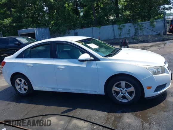 2011 Chevrolet Cruze 1LT z VIN 1G1PF5S92B7295384, wystawiony jako IAAI lot #42702224 z przebiegiem 143 042 mil mil oraz . Historia ofert i sprzedaży dostępna na DreamBid. Obrazek 13.