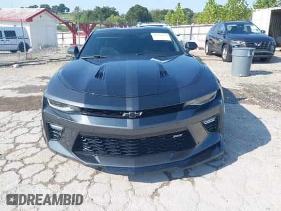 2018 Chevrolet Camaro 2SS z VIN 1G1FH1R78J0108224, wystawiony jako IAAI lot #43204029 z przebiegiem 28 372 mil mil oraz . Historia ofert i sprzedaży dostępna na DreamBid. Obrazek 12.
