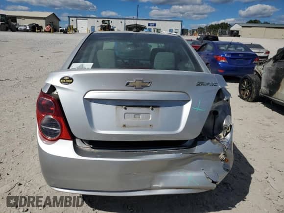 2015 Chevrolet Sonic LS с VIN 1G1JA5SH4F4104745, выставлен на аукционе Copart как лот 82349225 с пробегом 103 033 миль миль и Списание • Salvage title. История ставок и продаж доступна на DreamBid. Изображение 6.