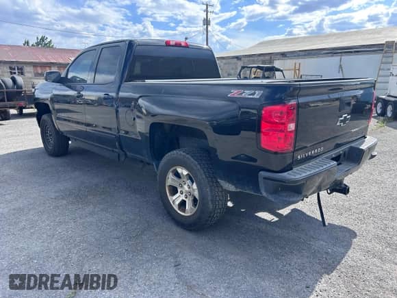 2017 Chevrolet Silverado 1500 LT z VIN 1GCVKREC9HZ119339, wystawiony jako Copart lot #66047425 z przebiegiem 70 324 mil mil oraz Szkoda całkowita • Salvage title. Historia ofert i sprzedaży dostępna na DreamBid. Obrazek 3.