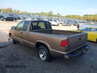 2002 Chevrolet S-10 LS z VIN 1GCCS19W228175875, wystawiony jako IAAI lot #43480829 z przebiegiem 176 823 mil mil oraz . Historia ofert i sprzedaży dostępna na DreamBid. Obrazek 3.